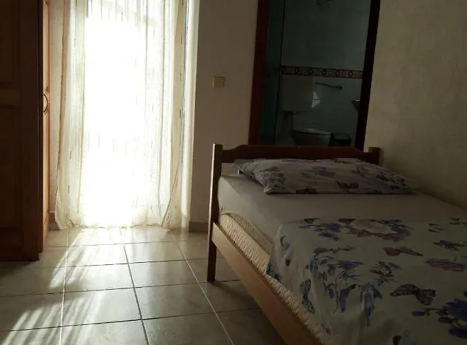 فندق مبيت وإفطار Mateja Donji Okrug (Ciovo)