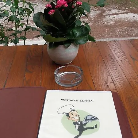 Mateja krevet i doručak